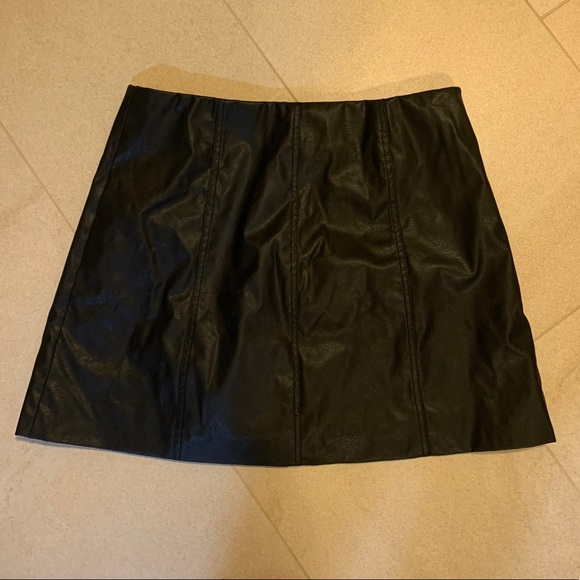 H&M Faux leather high waisted skirt - Picture 2 of 3